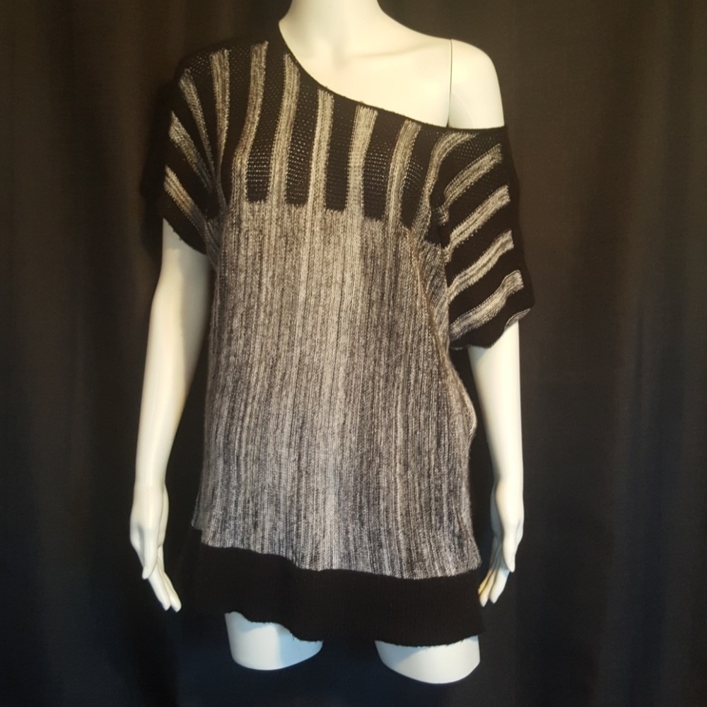 Piano design, Black and grey off-the-shoulder